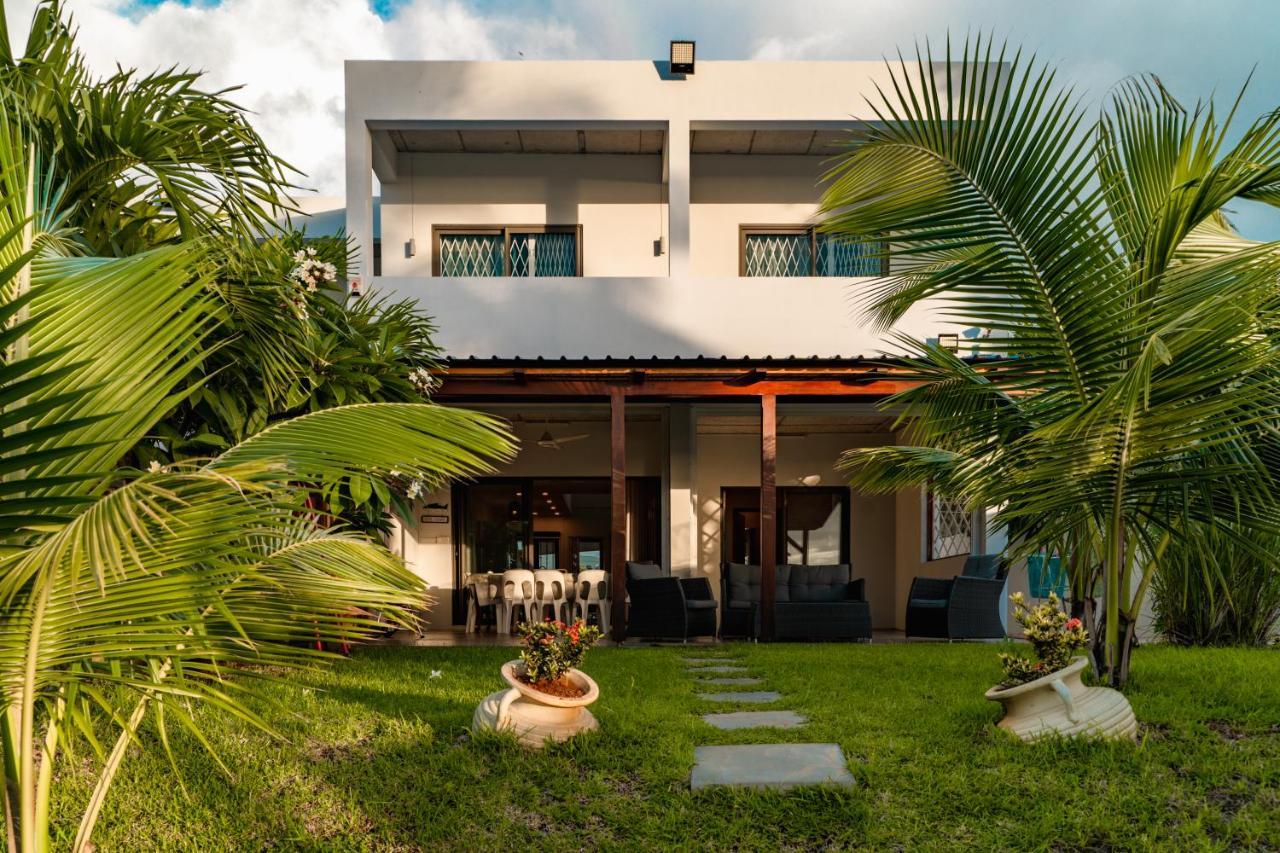 Stella Marris Beachfront Villa Pointe aux Sable Kültér fotó