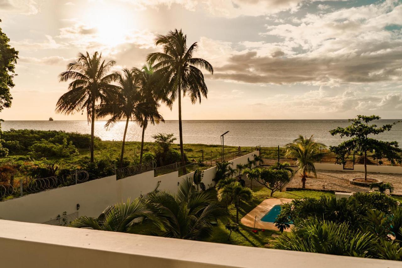 Stella Marris Beachfront Villa Pointe aux Sable Kültér fotó